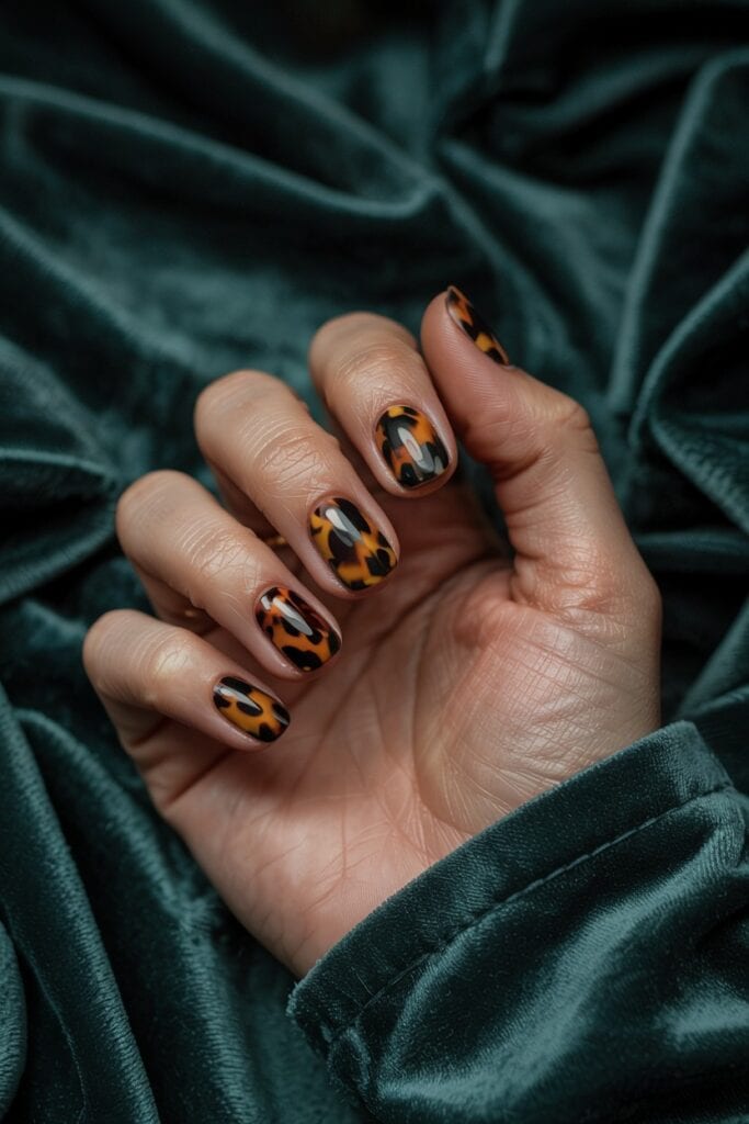 Tortoiseshell accent thumbnail with layered amber and chocolate tones alongside neutral nails.